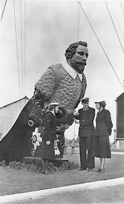 Ship's figurehead of Sir Walter Raleigh at HMS "Raleigh".
