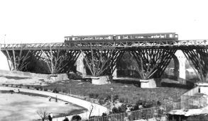 Steam railmotor crossing the Stonehouse Pool Viaduct before it was rebuilt in 1908